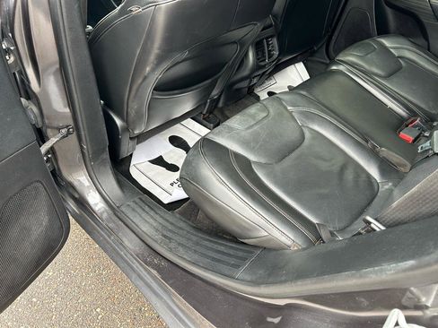 Used 2015 Jeep Cherokee Limited w/ Luxury Group FWD image 9