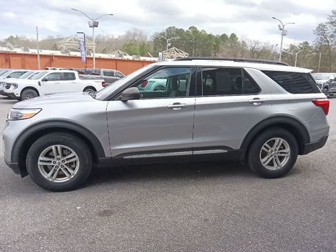 Certified 2022 Ford Explorer XLT w/ Class IV Trailer Tow Package image 6