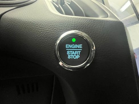 Used 2024 Ford Edge SE w/ Black Appearance Package image 3