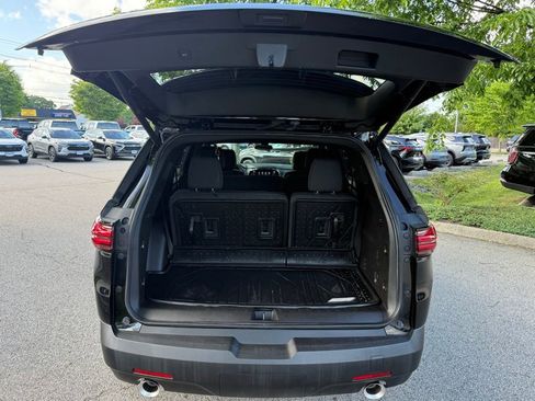 Used 2023 Chevrolet Traverse LT w/ LPO, Floor Liner Package AWD/4WD image 9