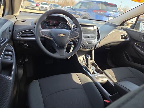 Used 2017 Chevrolet Cruze LT image 8