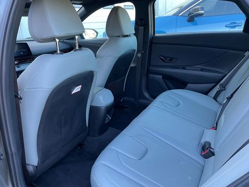 Used 2025 Hyundai Elantra Limited image 11