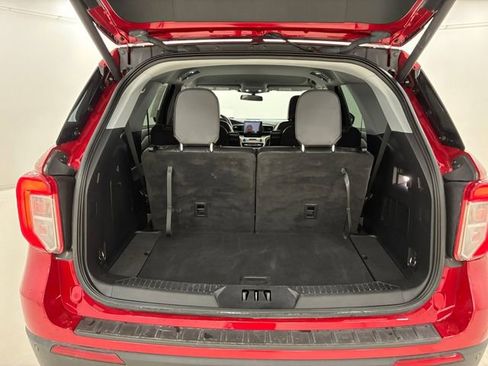 Used 2022 Ford Explorer XLT w/ Equipment Group 202A AWD/4WD image 17