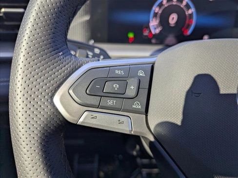 New 2026 Volkswagen Tiguan SE R-Line FWD image 13