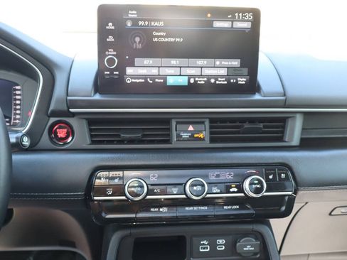 Used 2025 Honda Pilot Elite image 23