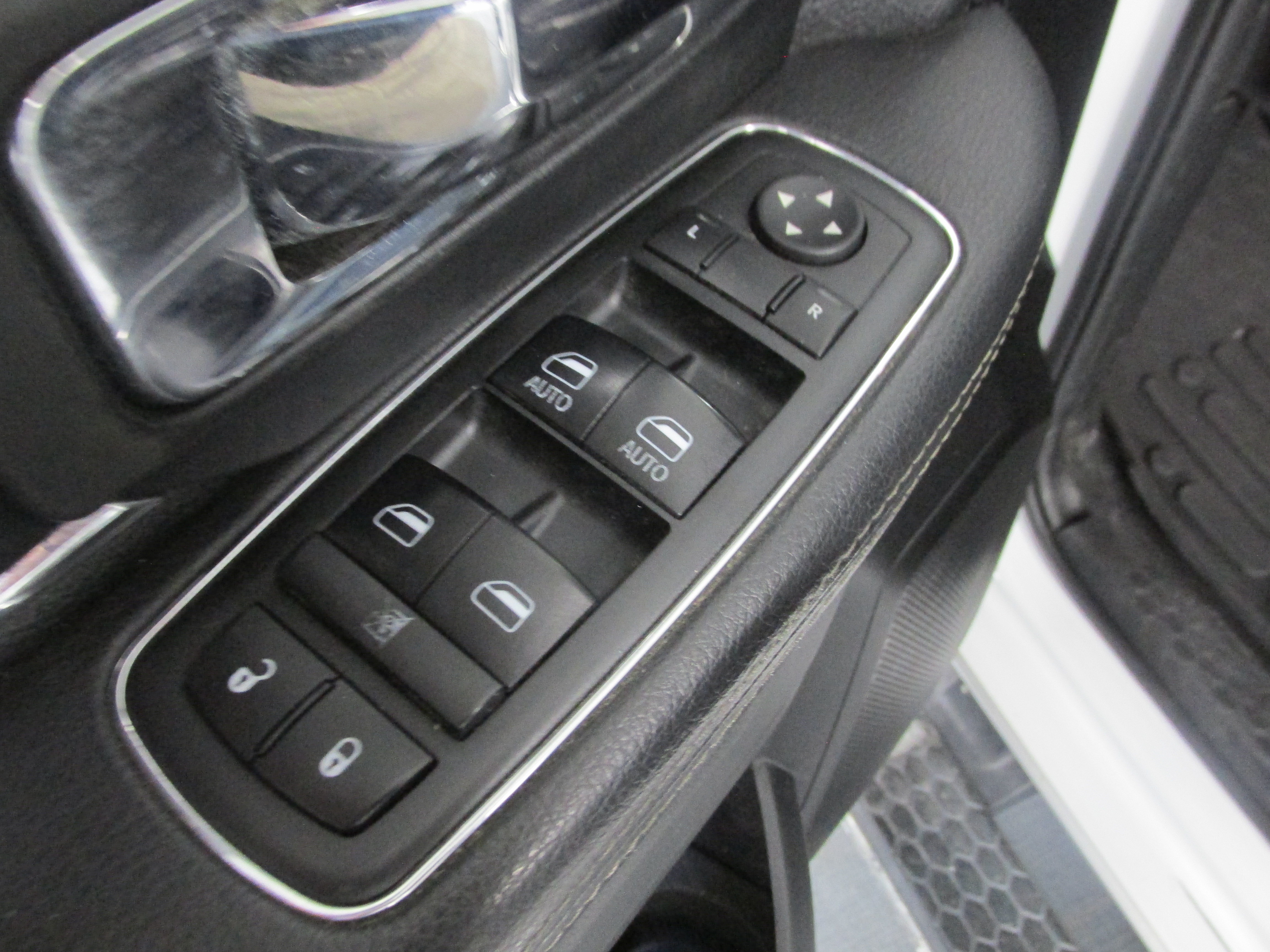 Used 2017 RAM 1500 Laramie w/ Convenience Group AWD/4WD image 28