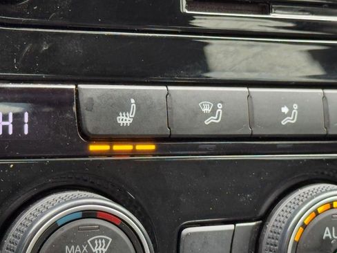 Used 2020 Volkswagen Passat 2.0T R-Line image 19