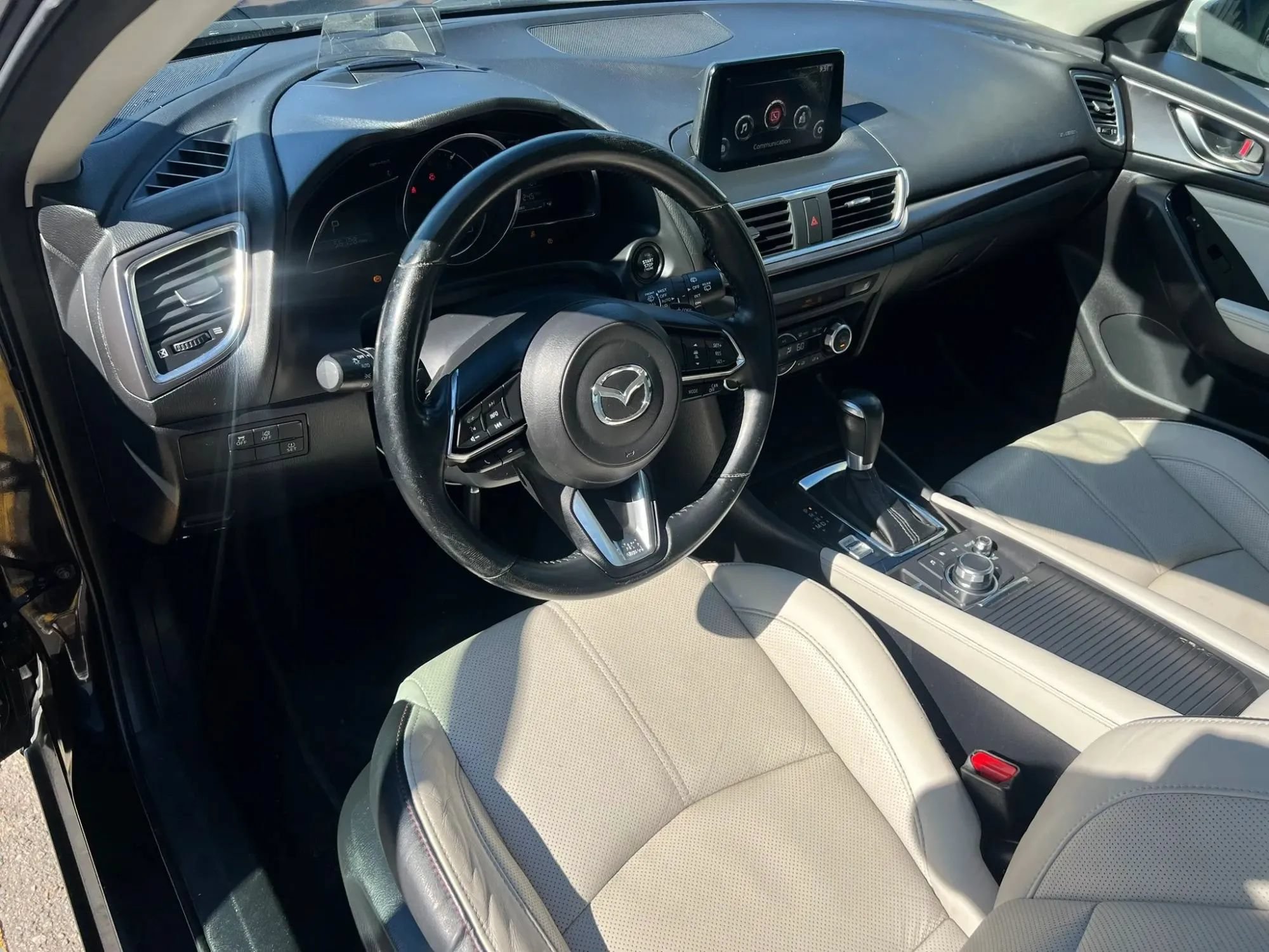 Used 2018 MAZDA MAZDA3 Grand Touring w/ Premium Equipment Package FWD image 15