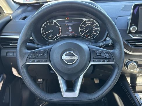 Used 2023 Nissan Altima 2.5 SV image 19