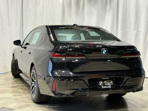 Used 2025 BMW i7 xDrive60 w/ Premium Package image 6