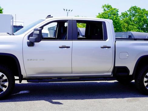 Used 2021 Chevrolet Silverado 2500 Custom w/ Custom Value Package AWD/4WD image 3