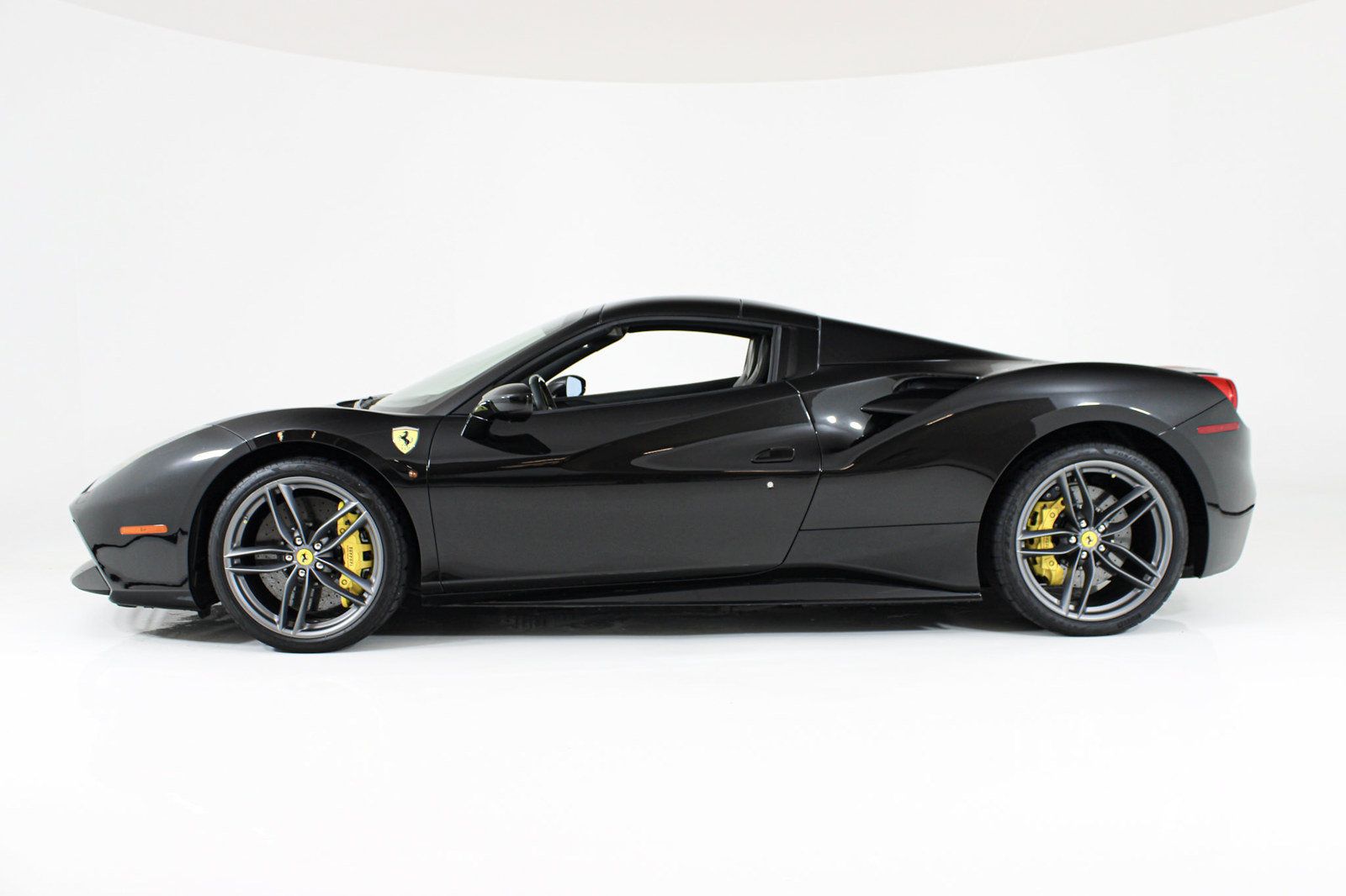 Certified 2017 Ferrari 488 Spider RWD image 5