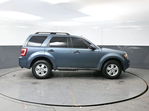 Used 2011 Ford Escape XLT image 2