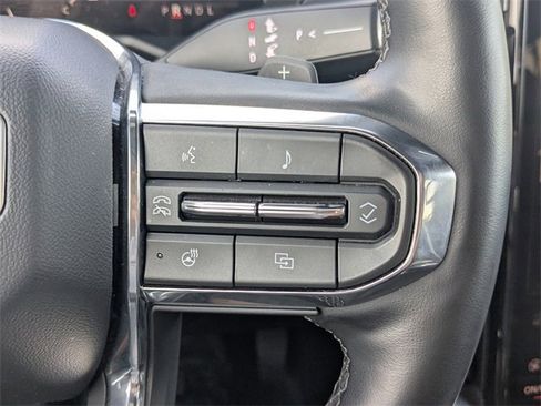 Used 2025 GMC Acadia Elevation image 28