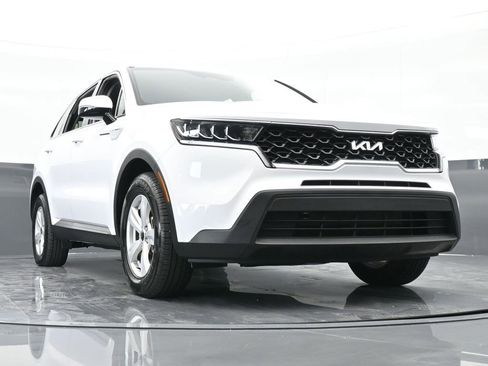 Used 2023 Kia Sorento LX image 55