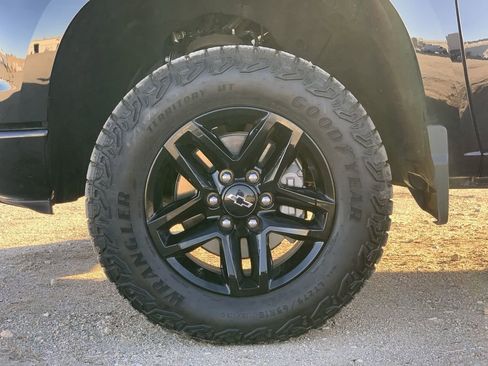 Used 2024 Chevrolet Silverado 1500 Custom Trail Boss w/ Dark Appearance Package image 31