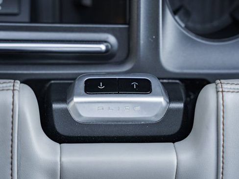 Used 2025 Ford Expedition Active image 43