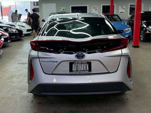 Used 2017 Toyota Prius Prime Premium FWD image 6