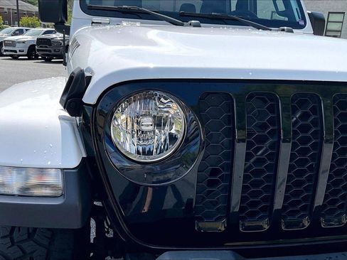 Certified 2023 Jeep Gladiator Sport AWD/4WD image 30
