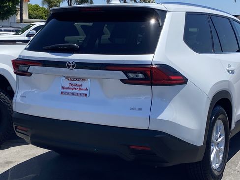 Certified 2025 Toyota Grand Highlander AWD image 4