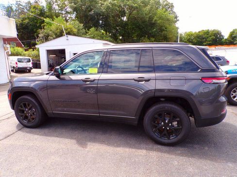 New 2026 Jeep Grand Cherokee Altitude AWD/4WD image 14