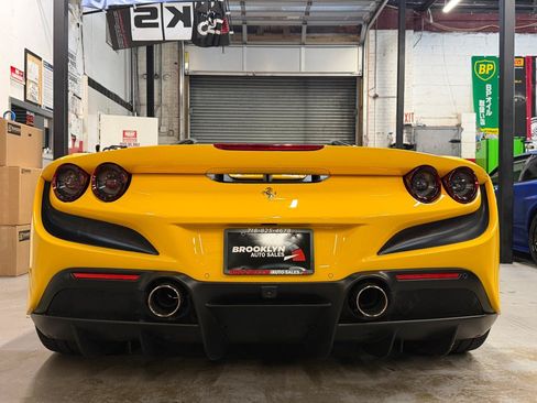 Used 2021 Ferrari F8 Tributo RWD image 8