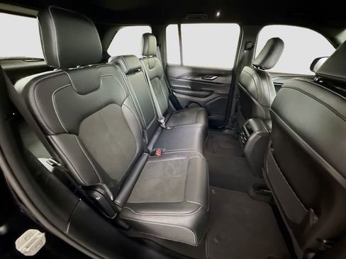 Used 2023 Jeep Grand Cherokee Altitude image 24