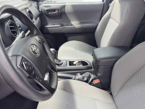 Used 2022 Toyota Tacoma SR w/ SR Convenience Package AWD/4WD image 16