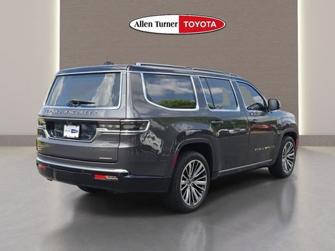 Used 2022 Jeep Grand Wagoneer Series III w/ HD Trailer Tow Package AWD/4WD image 6