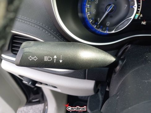 Used 2018 Chrysler Pacifica Limited image 34