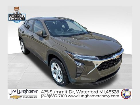 Used 2024 Chevrolet Trax LS w/ LS Convenience Package FWD image 1