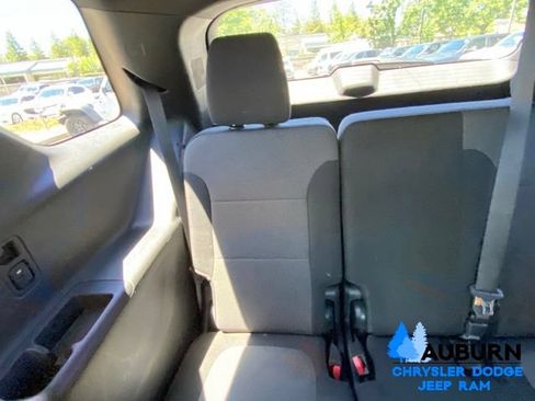 Used 2023 Chevrolet Traverse LT FWD image 14