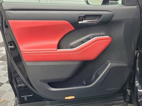 Used 2022 Toyota Highlander XSE FWD image 18