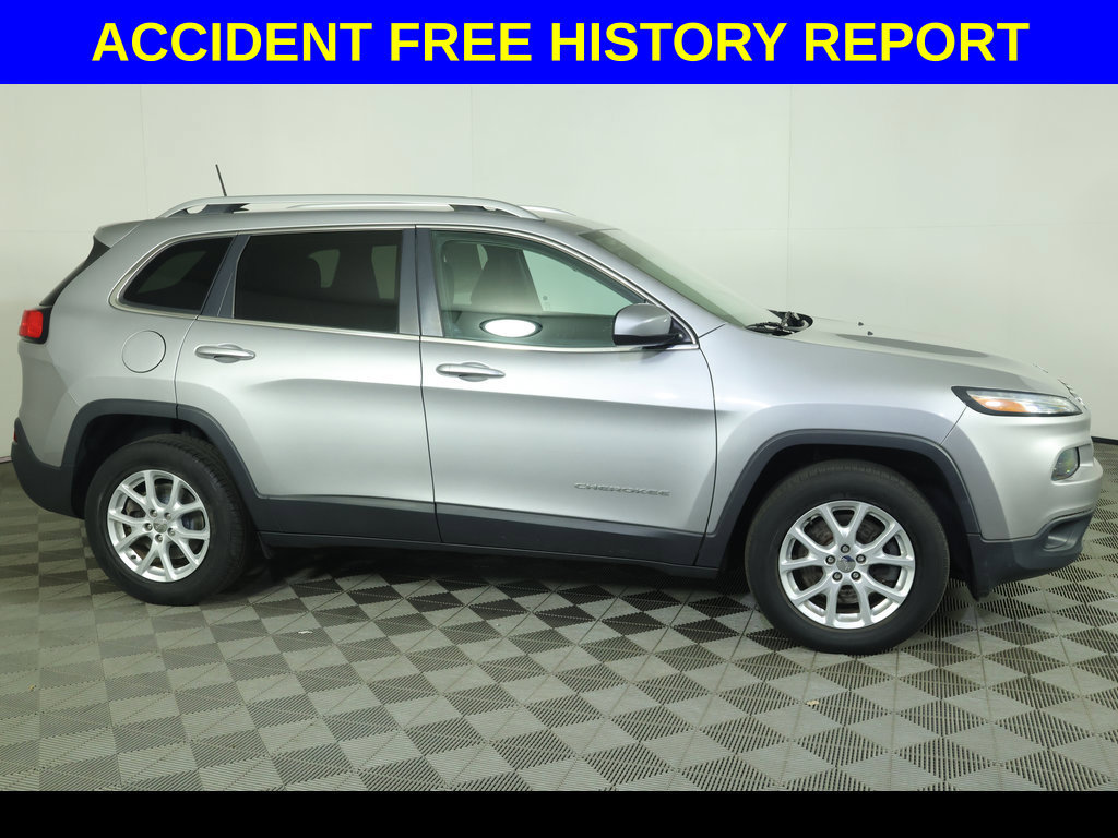 Used 2017 Jeep Cherokee Latitude AWD/4WD image 2