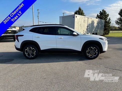 New 2025 Chevrolet Trax LT w/ Driver Confidence Package image 7