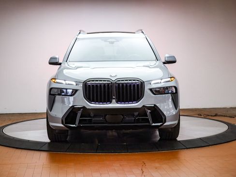 Certified 2025 BMW X7 xDrive40i w/ M Sport Package image 7