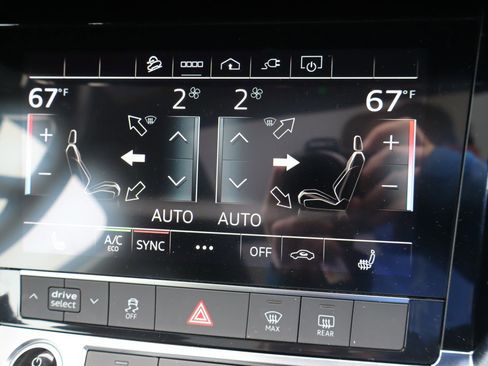 Used 2021 Audi e-tron Premium w/ Convenience Plus Package image 16