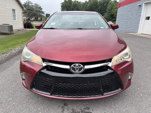 Used 2015 Toyota Camry SE w/ Moonroof Package FWD image 8