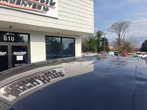 Used 2023 Chrysler Pacifica Touring-L image 11