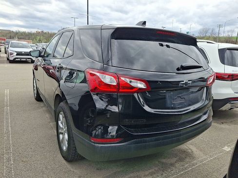 Used 2020 Chevrolet Equinox LS w/ LS Convenience Package image 4