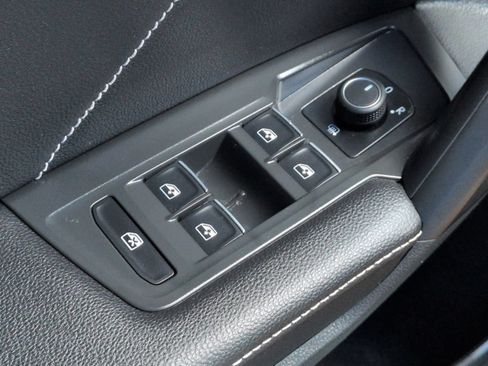 Used 2022 Volkswagen Tiguan SE R-Line FWD image 30