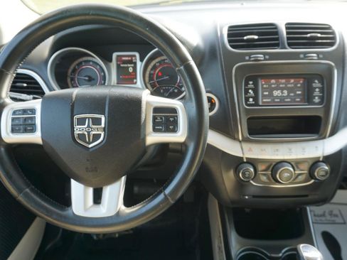 Used 2018 Dodge Journey SXT w/ Connectivity Group AWD/4WD image 9