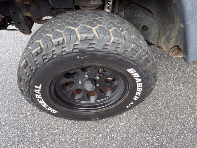 Used 2015 Jeep Wrangler Unlimited Rubicon w/ Connectivity Group AWD/4WD image 10