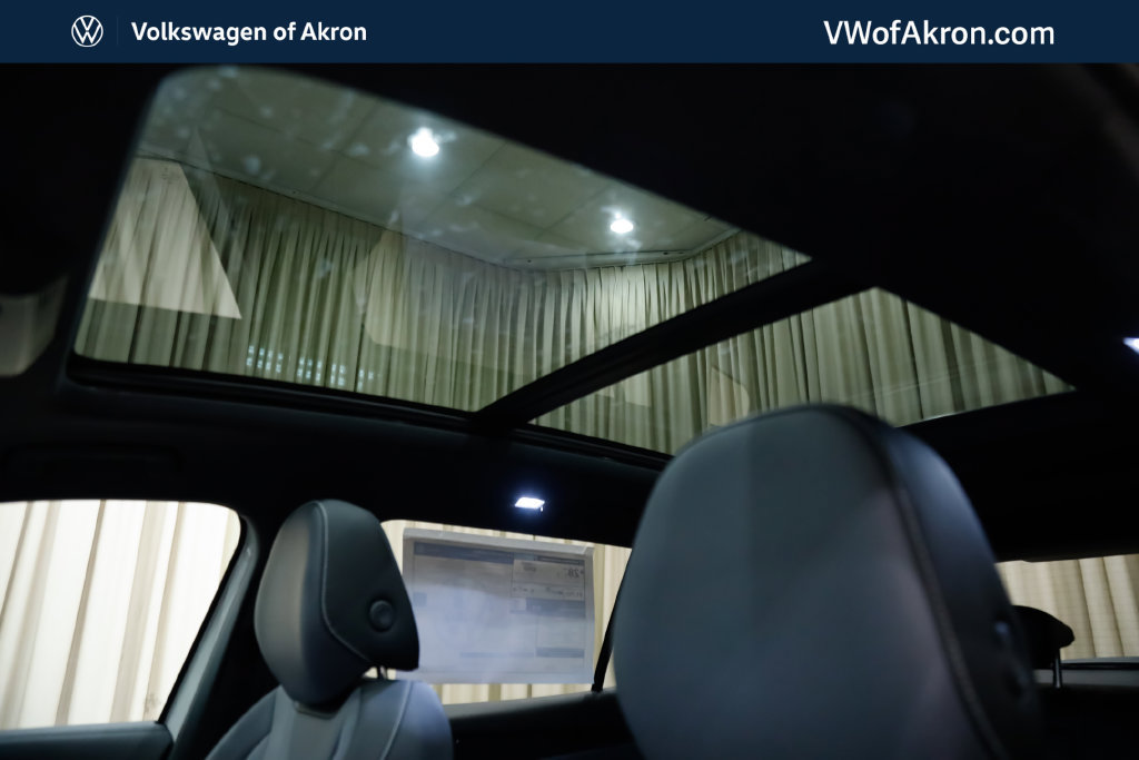 New 2026 Volkswagen Tiguan SE R-Line FWD image 25