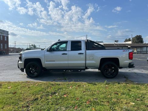 Used 2017 Chevrolet Silverado 1500 LT w/ Redline Edition AWD/4WD image 8