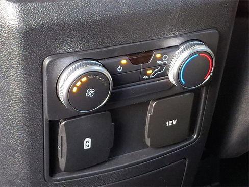 Used 2022 Ford Explorer XLT image 11