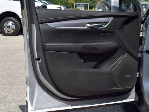 Used 2018 Cadillac XT5 Luxury w/ Driver Awareness Package FWD image 17
