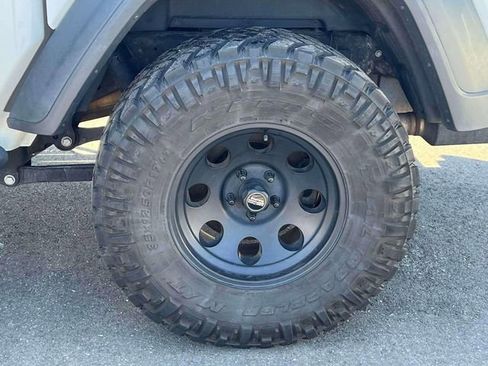 Used 2020 Jeep Gladiator Sport w/ Quick Order Package 24S image 13