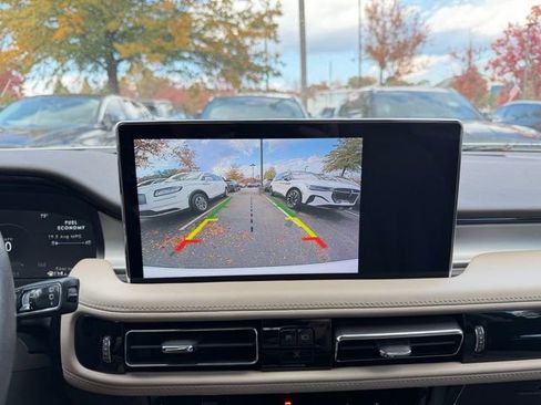 Certified 2022 Lincoln Nautilus STANDARD w/ Premium Package image 18