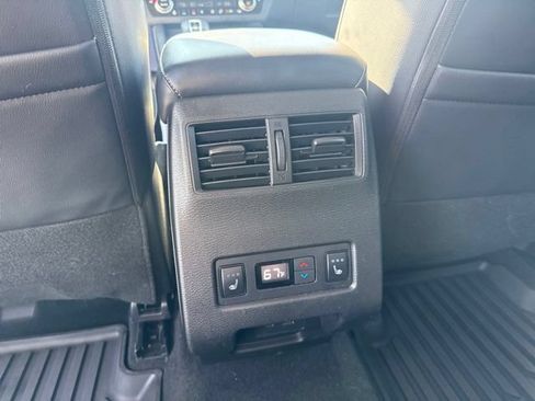 Used 2024 Mitsubishi Outlander SEL AWD/4WD image 30